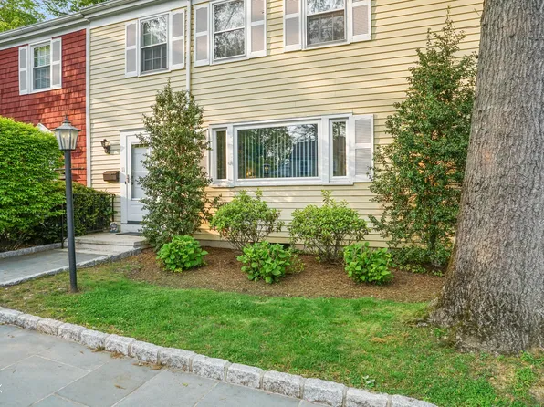 98 Valley Rd APT 10, Greenwich, CT 06807