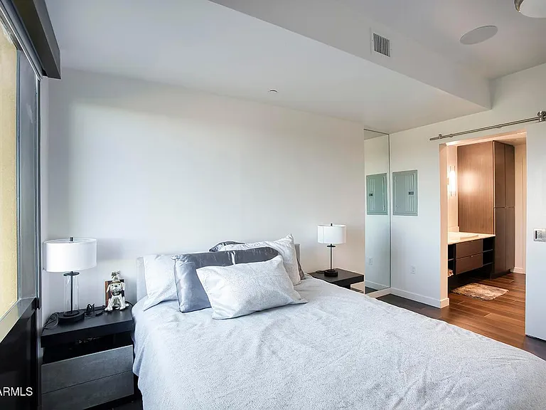 200 W Portland St #820 — Photo 29