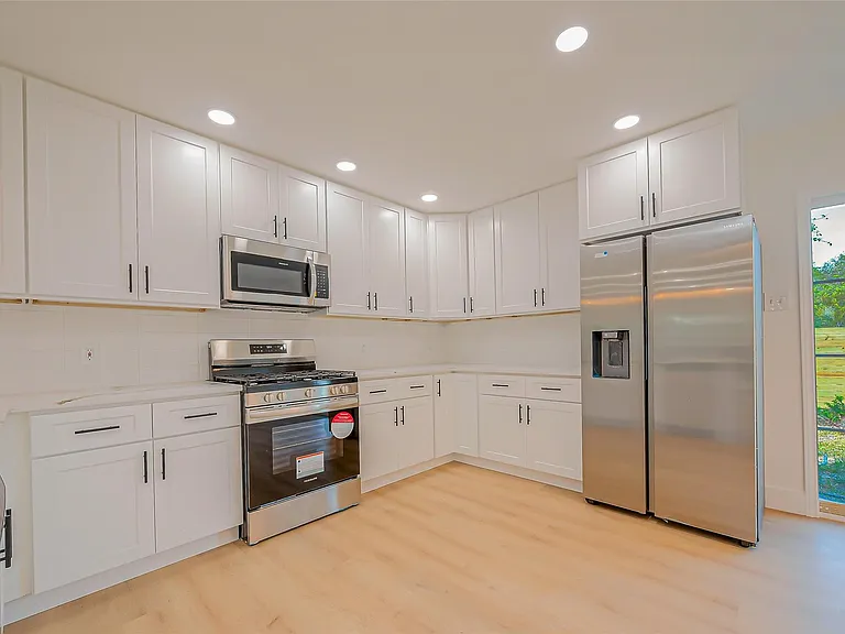 3010 Bandell Dr — Photo 1