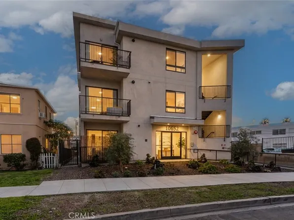10652 Whipple St, North Hollywood, CA 91602