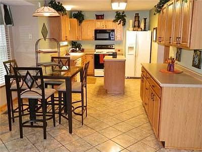 4th image of 7853 Edgewater Dr