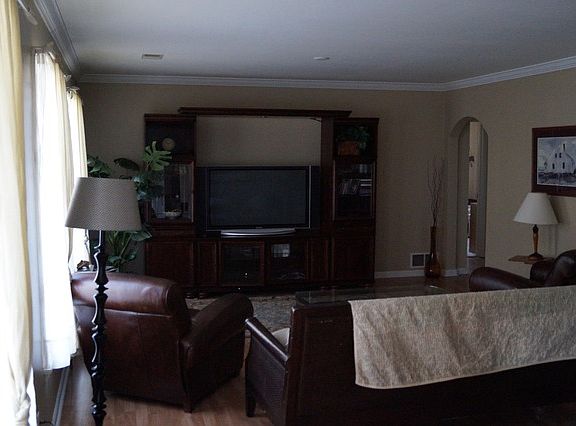 4th image of 800 Sherwood Pl