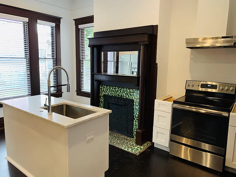 21 E 40th St — Photo 13