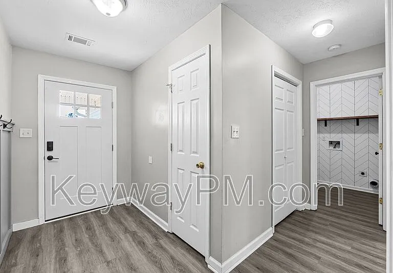 122 Oakwood Dr — Photo 4