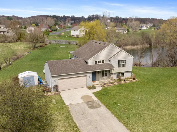 10480 Wolven Ave NE, Rockford, MI 49341