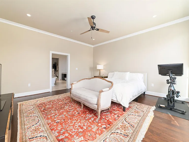 2221 Welch St #201 — Photo 34