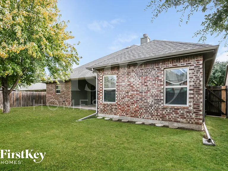 1740 Colorado Dr — Photo 15