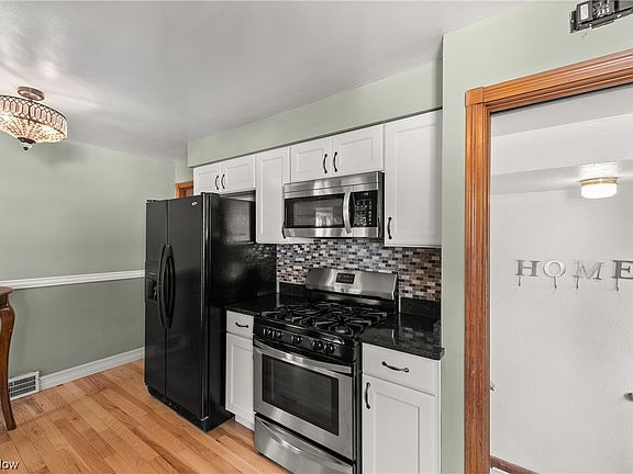 5th image of 21356 Seabury Ave
