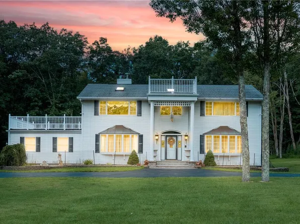 2221 Sunset Ln, Effort, PA 18330