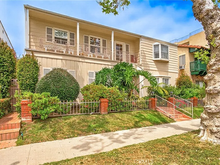 135 S Canon Dr — Photo 1