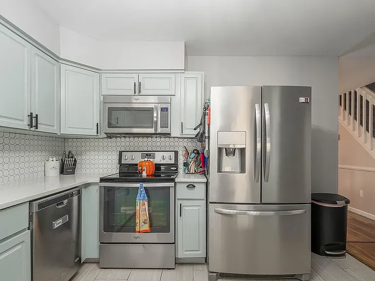 1720 Julie Ct — Photo 2