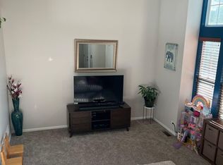 514 Grosvenor Ln, Aurora, IL 60504