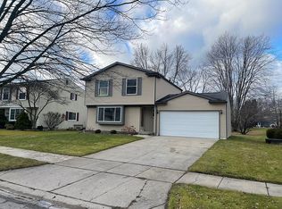 859 Hearthside St, South Lyon, MI 48178