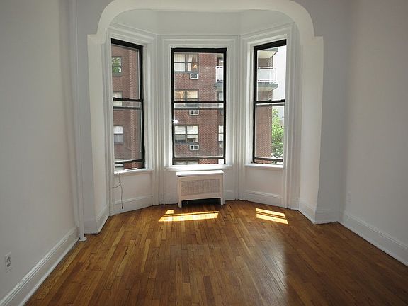 3rd image of 501 E 82nd St APT 3W