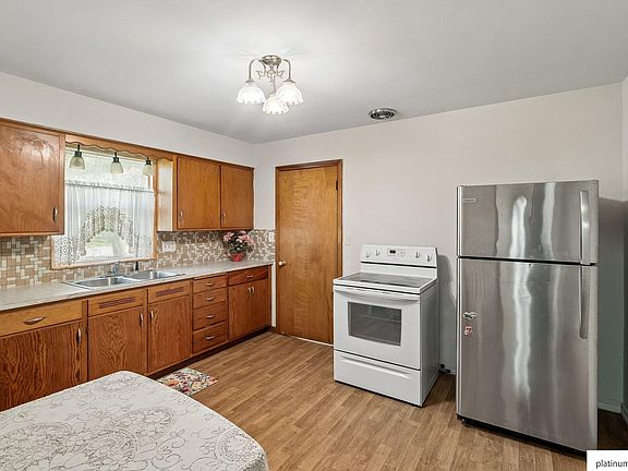 5th image of 3718 J St