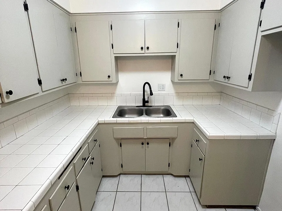 1853 Harbor Ave #2