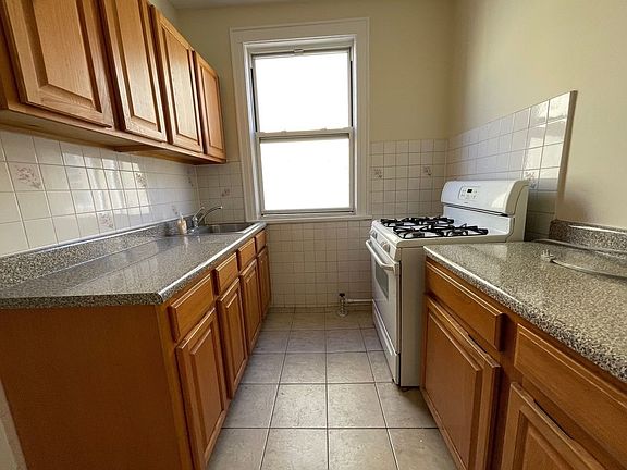 5th image of 30-38 33rd St #3