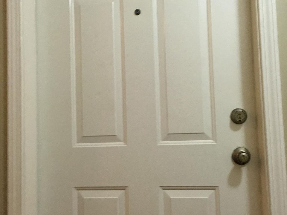 Welcome to a huge apartment home located in Del Rey close to Culver City and to the beach cities, 8 blocks from Marina Del Rey