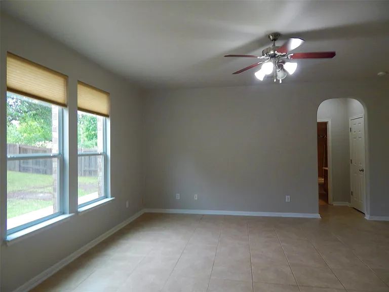 1110 Willowbrook Dr — Photo 18