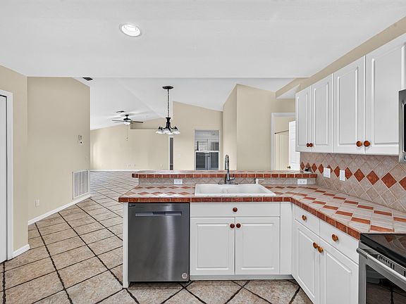 4th image of 1632 SW 43rd Ter