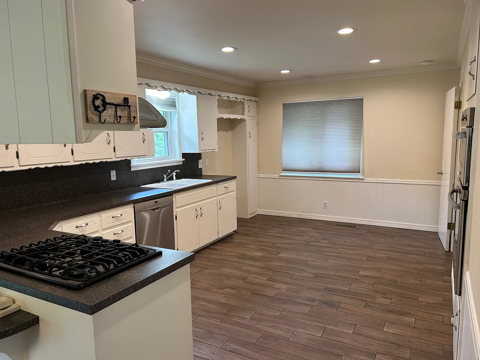 713 W Oakland St — Photo 4