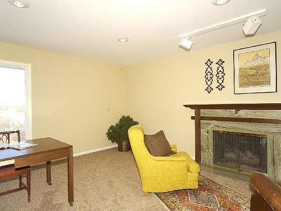 5th image of 1043 E Highway H