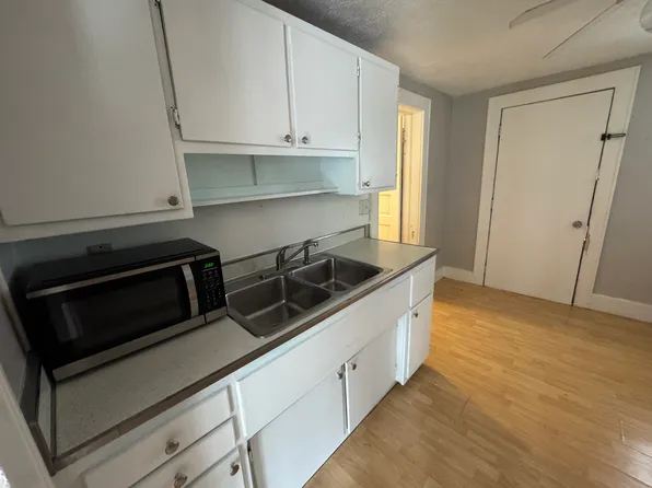 1837 Ruddiman Dr #3, Muskegon, MI 49445