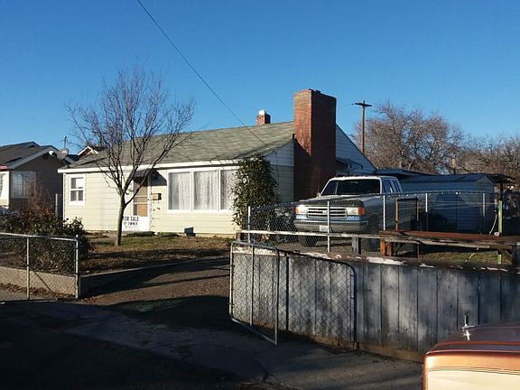 Close to schools and shopping