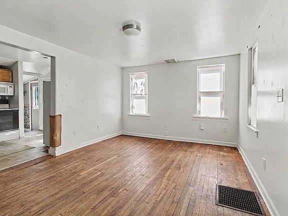 3rd image of 7870 Forest St