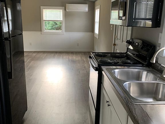 3rd image of 165 Brandon Dr