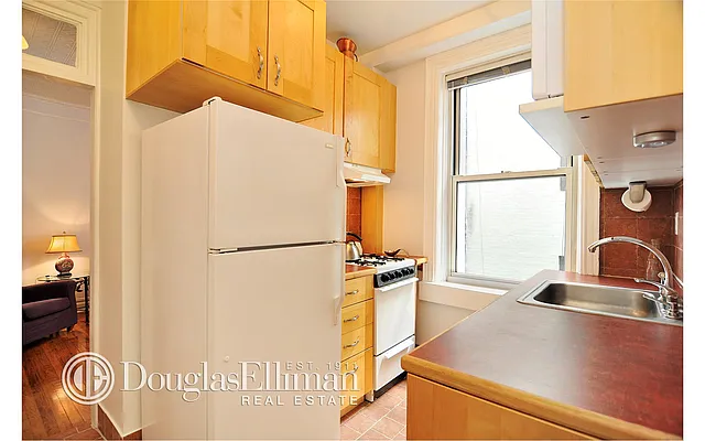 Sold by Douglas Elliman | media 21