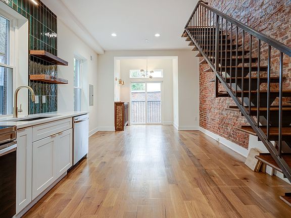 5th image of 2835 W Diamond St #C