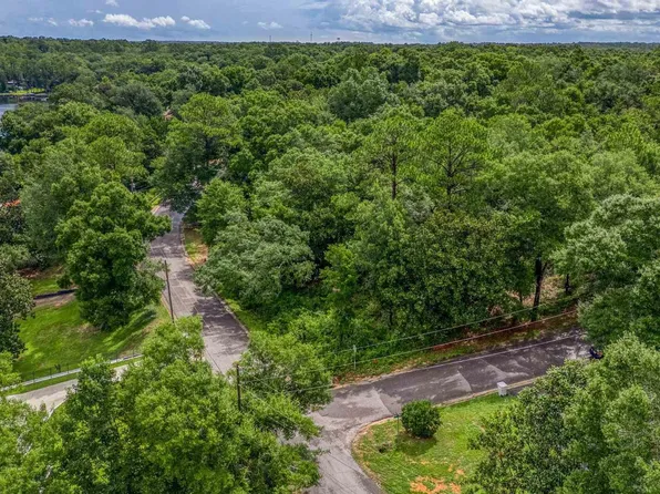 7535 Lakeside Dr, Milton, FL 32583