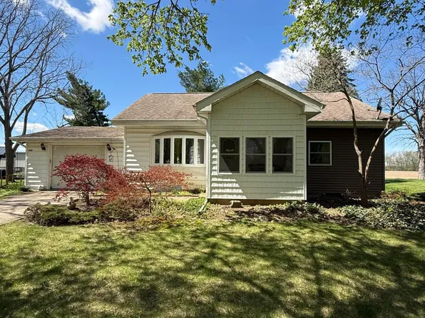 249 McMahon Dr, Bronson, MI 49028