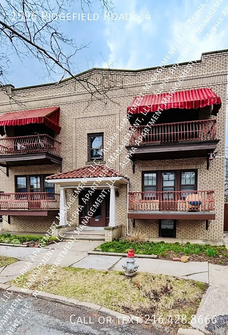 Spacious one Bedroom in Cleveland Heights — Photo 1