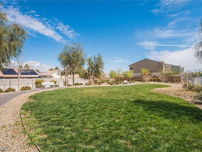 2725 Rainy Meadows Ave — Photo 38