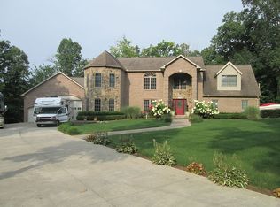 1031 Elm Ave, Lake Orion, MI 48362