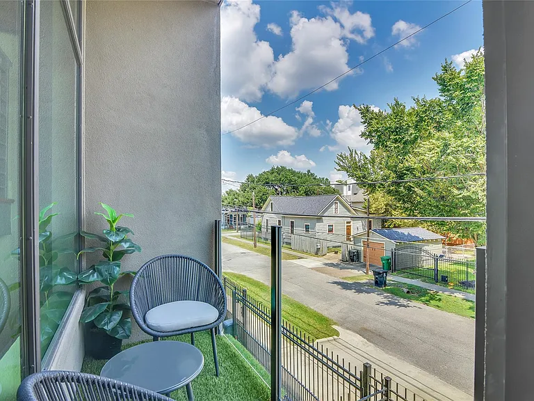 1411 Hickory St — Photo 5