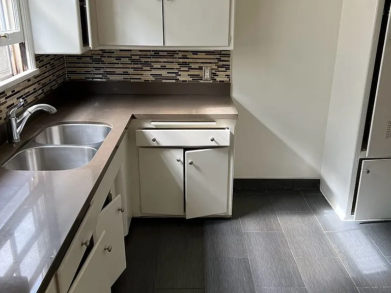 225 W 5th St #9 — Photo 4