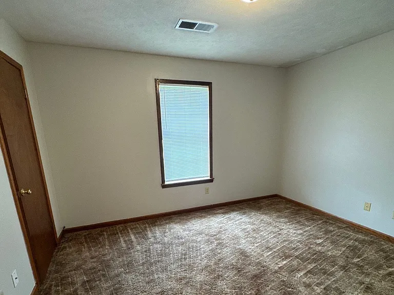 112 Misty Ln — Photo 4
