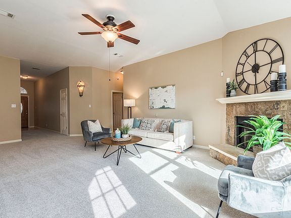 4th image of 12 Elm Brook Dr