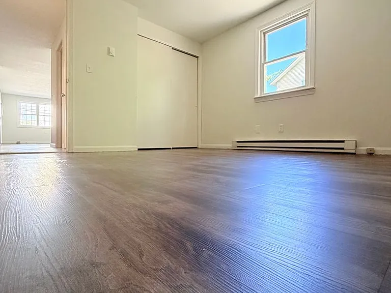 275 Massabesic St — Photo 8