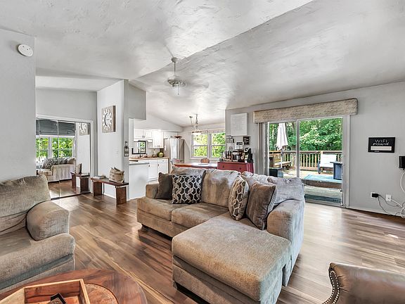 3rd image of 2526 Dunbar Ln