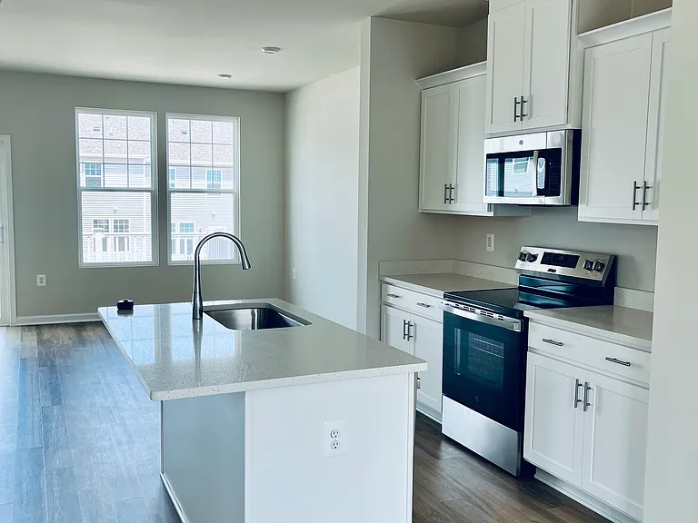 87 Anthem St — Photo 2