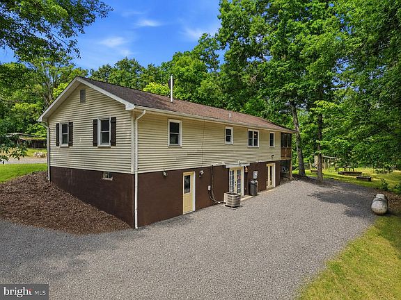3rd image of 356 White Oak Ln