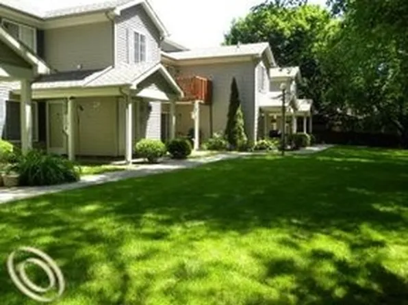 861 Saybrook Dr #1, Waterford, MI 48327