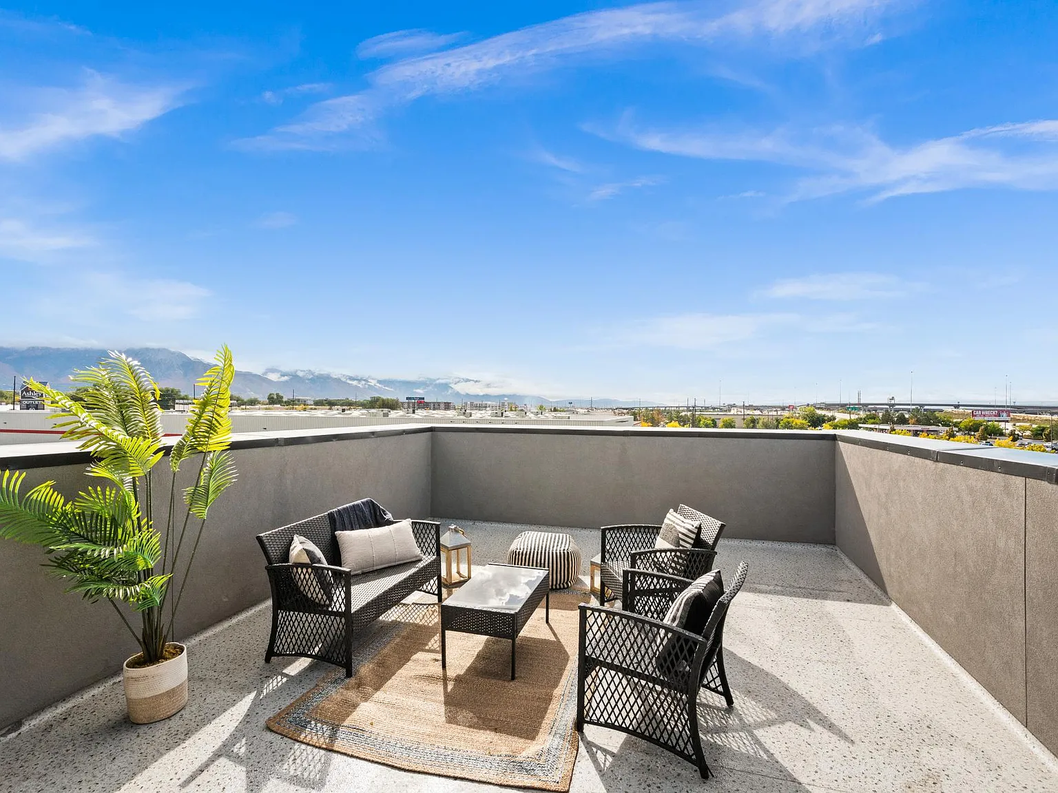 SUR17 Townhomes — Photo 3