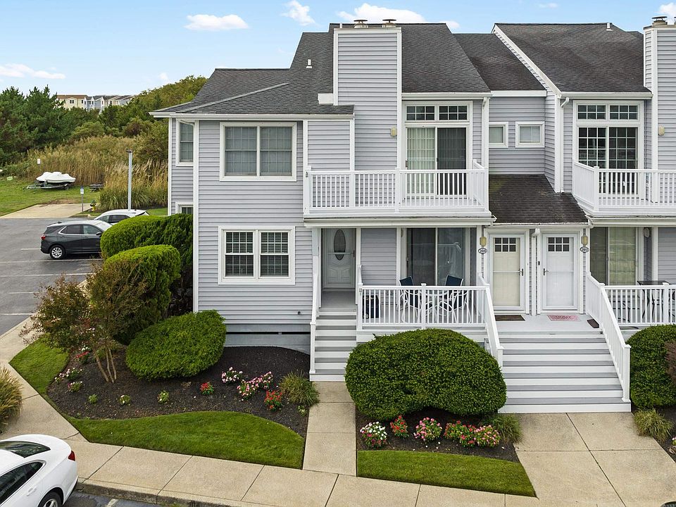 1st image of 400 E Marina Dr #104A