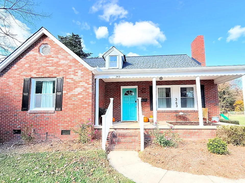 363 Elmwood Dr