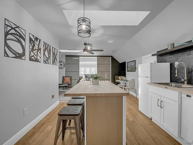 1502 Virginia Park St #B — Photo 7